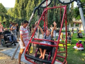 Balançoire pour chaise roulante